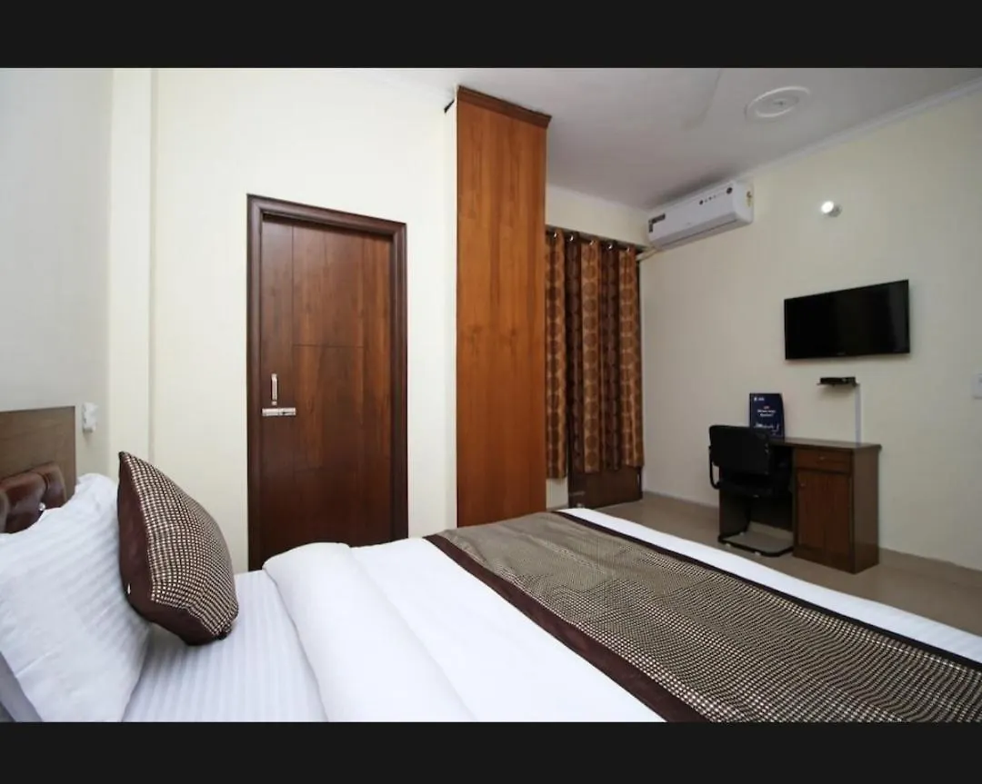 Surya Palace Hotel New Delhi 3*,